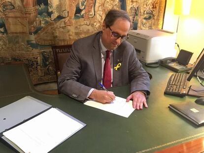 El president Quim Torra signa el decret per nomenar Consell Executiu.