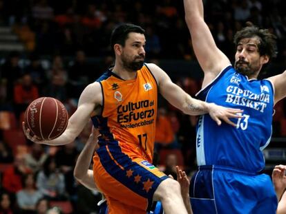 Rafael Martínez,del Valencia y David Doblas, del Gipuzkoa Basket.