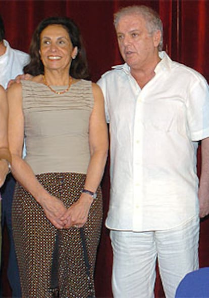 Miriam Said, viuda de Edward Said, junto al músico Daniel Barenboim, ayer en Sevilla.
/ EFE.
