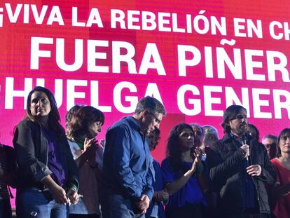 Cierre de campaña de la izquierda argentina el jueves frente al Consulado chileno en Buenos Aires.