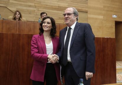 Isabel Díaz Ayuso y Ángel Gabilondo, en la Asamblea de Madrid.