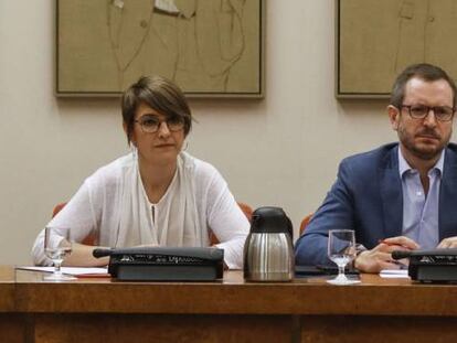 Javier Maroto, Pilar Cancela y  Sara Cieira  durante la reuni&oacute;n de la Comision de Igualdad sobre pacto Violencia G&eacute;nero.