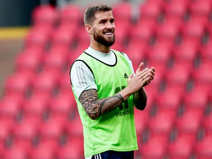 Íñigo Martínez, durante un entrenamiento de la selección española en Praga.