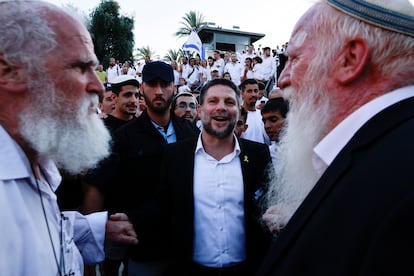 El ministro israelí de Finanzas, Bezalel Smotrich, llega a la marcha ultranacionalsita.