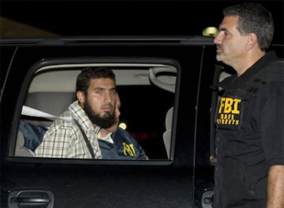 El presunto terrorista Najibullah Zazi, tras su arresto en Aura (Colorado).