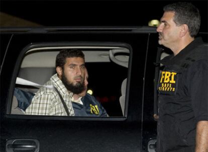 El presunto terrorista Najibullah Zazi, tras su arresto en Aura (Colorado).