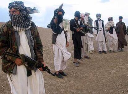 Combatientes talibanes en Maydan Shahr en la provincia afgana de Wardak