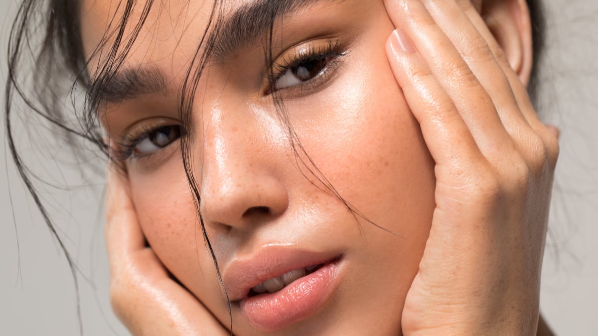 Este es el mejor sérum antimanchas todo en uno: contiene ácido salicílico y vitamina C