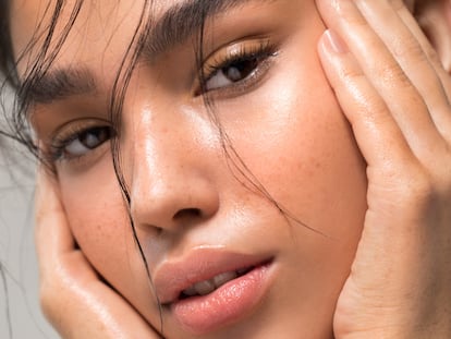 Artículo de EL PAÍS Escaparate sobre el sérum antimanchas con vitamina C de Garnier.