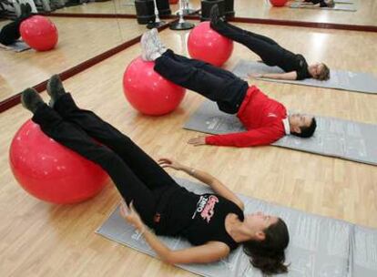 Empleados de  Coca Cola tienen gimnasio y sala de fisioterapia.