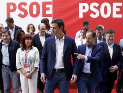 Pedro Sánchez y otros dirigentes del PSOE, en una reunión del Comité Federal del partido.