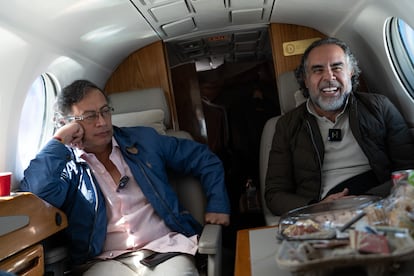 Petro y su jefe de campaña Armando Benedetti, durante una visita de campaña a Ciénaga de oro, Colombia, el pasado 23 de abril.