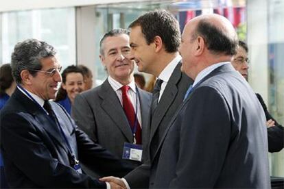 Braulio Medel, Miguel Blesa, José Luis Rodríguez Zapatero y Juan Ramón Quintás en el foro organizado por la CECA.