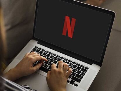 Logo Netflix en un portátil