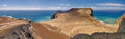 El antiguo faro de Ponta dos Capelinhos, en la isla de Faial.