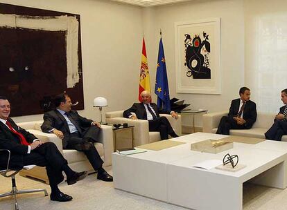 Responsables de bancos y cajas, reunidos en octubre con el presidente José Luis Rodríguez Zapatero.