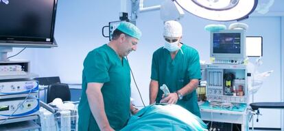 Quirófano en el hospital privado Vithas Virgen del Mar de Almería.
