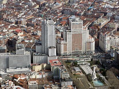 Vista aérea de los edificios España y Torre de Madrid.