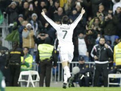 Cristiano Ronaldo, aclamado por el p&uacute;blico el s&aacute;bado en el Bernab&eacute;u. 