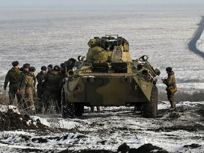 Unos soldados rusos participaban este miércoles en unas maniobras militares en la región de Rostov.