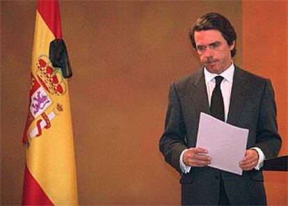 El presidente del Gobierno, José María Aznar, durante su comparecencia en La Moncloa.