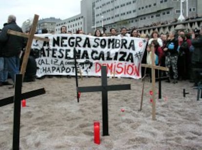 Planta de cruces en la playa de Orzán.