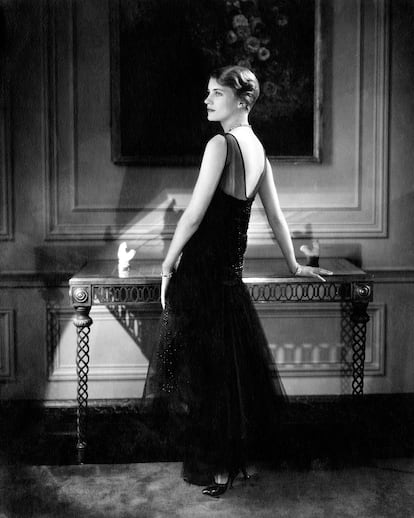 Lee Miller fotografiada en 1928 por Edward Steichen, con un vestido de Lucien Lelong.