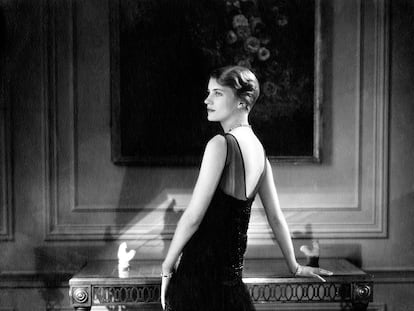 Lee Miller fotografiada en 1928 por Edward Steichen, con un vestido de Lucien Lelong.
