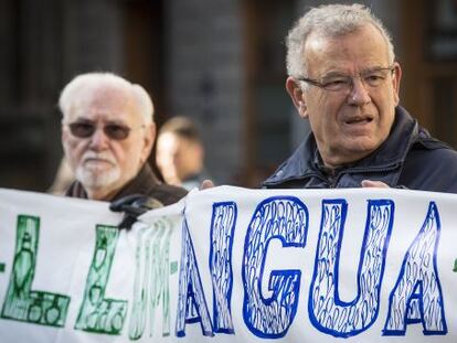 Un participante en una protesta contra la pobreza energ&eacute;tica.