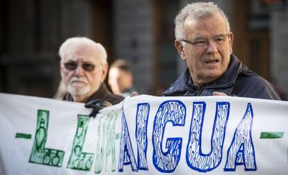 Un participante en una protesta contra la pobreza energ&eacute;tica.