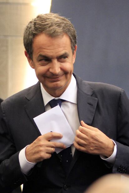 El presidente José Luis Rodríguez Zapatero antes de anunciar ayer en La Moncloa la remodelación.