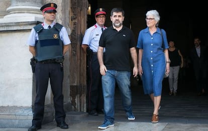 Jordi Sánchez i Muriel Casals sortint del Palau de la Generalitat aquest dimarts.
