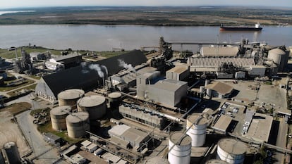 Vista aérea de la planta de la agroexportadora argentina Vicentin, en la provincia de Santa Fe, el 10 de junio de 2020.