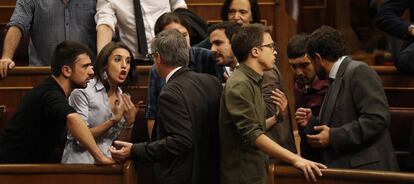 Podemos and Ciudadanos deputies clash in Congress.