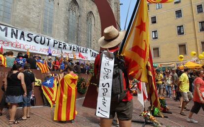 Ambiente en le Fossar de les Moreres en Barcelona.