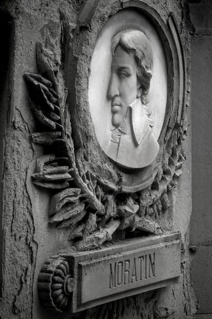 Panteón de hombres ilustres en el cementerio de San Isidro.