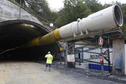 Obras de un túnel en Beasain (Gipuzkoa), por donde discurrirá el tren de alta velocidad de Euskadi.