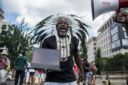 Un manifestante cerca de la Casa Blanca el pasado 4 de julio, día de la Independencia, en la marcha contra la brutalidad policial.