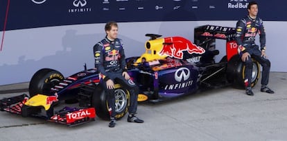 Vettel e Ricciardo posam junto ao novo Red Bull.