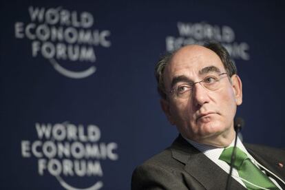 El presidente de Iberdrola, José Ignacio Sánchez Galán, habla durante una mesa redonda en la primera jornada de la 45 edición del Foro Económico Mundial (WEF).