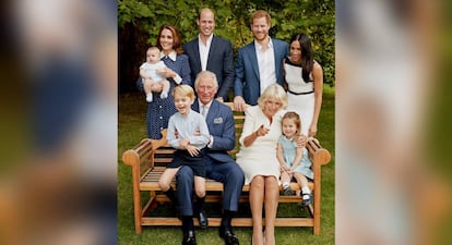 Carlos de Inglaterra, con su esposa Camila, los duques de Cambridge y sus tres hijos y los duque de Sussex.