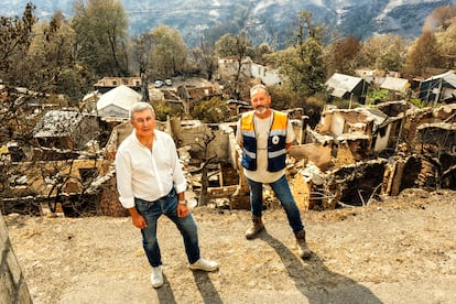 Alcaldes del PSOE y el PP afectados por el fuego piden más prevención: “Aunque multe al vecino, las fincas van a seguir sin limpiar”