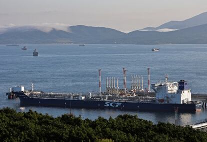 El petrolero 'Vladímir Arseniev', en la terminal de crudo Kozmino, cerca de la ciudad portuaria rusa de Najodka, el pasado 12 de agosto.