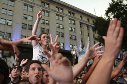 Seguidores de Cristina Fernández, esta tarde en Buenos Aires.