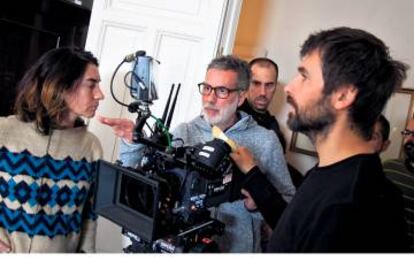 El realizador del anuncio de Litoral, Javier Navarro (con gafas), junto al equipo técnico y creativo.