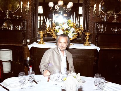 Jose Coronado posa para ICON en el interior del restaurante Lhardy de Madrid. Un clásico dentro de otro clásico.