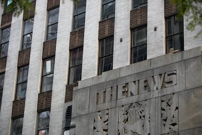 Un día, atravesando las puertas giratorias del Daily News Building de Neuva York, donde tenía las oficinas SOM, la empresa d eingeniería donde trabajaba por entonces Gilsanz, se dio cuenta de que se había convertido para siempre en un ingeniero de estructuras. |