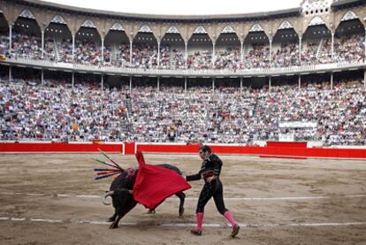Morante de la Puebla, ayer en el penúltimo festejo celebrado en la Monumental de Barcelona.