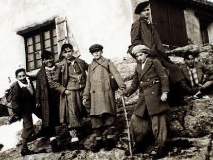 Grupo de alumnos de la Instituci&oacute;n Libre de Ense&ntilde;anza en Guadarrama en los a&ntilde;os veinte foto.