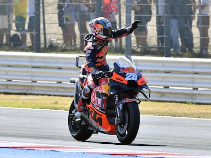 Dani Pedrosa de Red Bull reacciona después de terminar el cuarto lugar en la carrera del GP de San Marino de MotoGP, en Italia.
